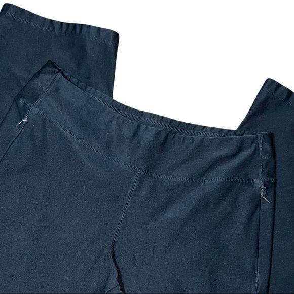 Black stretchy slacks with zipper pockets! - Picture 2 of 3